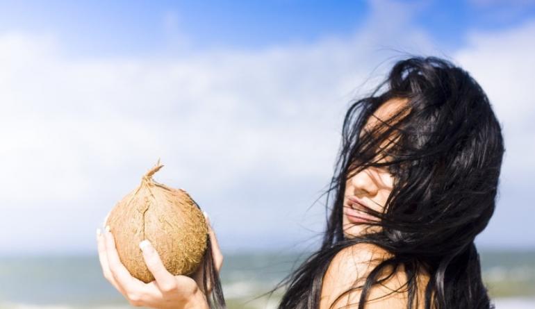 Применение натурального кокосового масла для волос в виде масок Кефир и кокосовое масло для волос